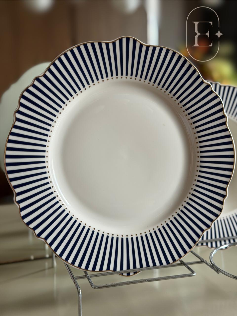 PRATO JANTAR ROYAL PORCELANA BRANCO E AZUL FILADO DOURADO (06 UNID)